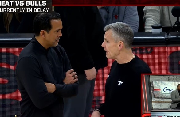 赏金女王-要打了吗？公牛热火球员回到场地 比赛已经延迟一个半小时