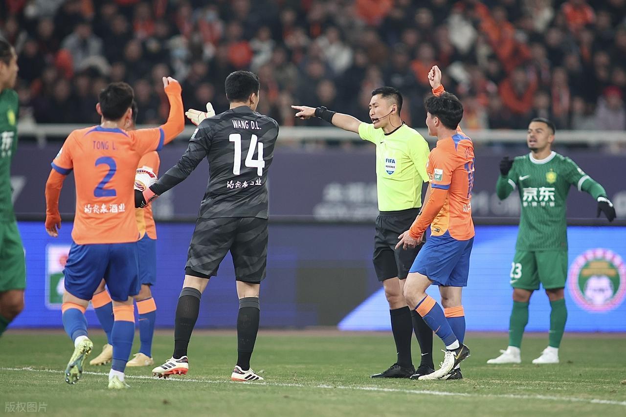 赏金女王-重磅！京鲁大战裁判谜团破解：马宁并非人选，想要公平只能靠他？