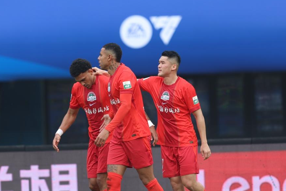 赏金女王模拟器-中超最新积分战报：成都蓉城登顶，上海海港狂轰4球，河南两连胜